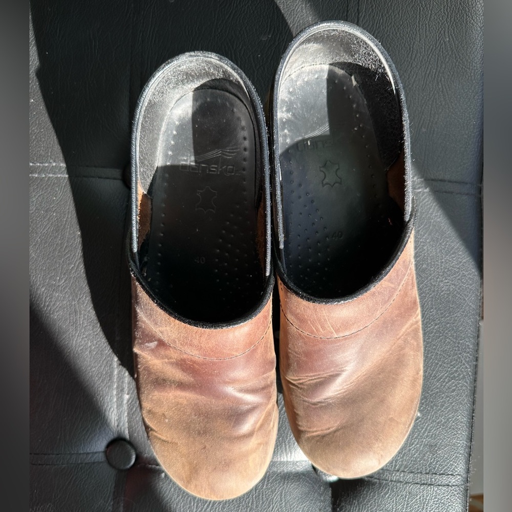 Barely used Dansko brown leather clogs, size 40